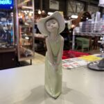 Lladroリヤドロ 鏡の前で 若草色の少女 買取いたしました。